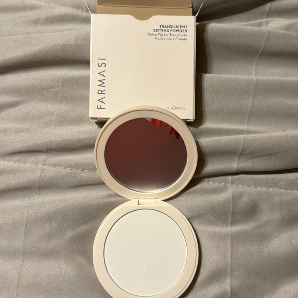 Brand new Translucent setting powder by Farmasi